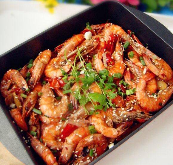 原创30块钱买了一斤虾做了一大盘上桌就吃光这样做色香味俱全