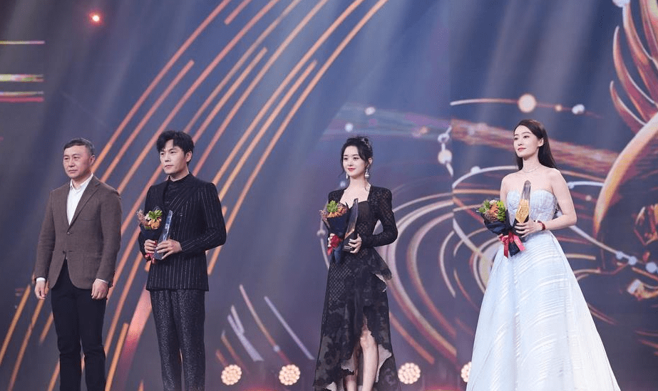 原创刘诗诗探班杨幂成年人的友谊你真我也真你假我转身