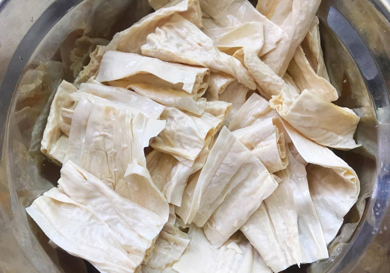 孩子最近馋上这菜,做法特简单,鲜香又入味,补钙质,太解馋了_腐竹