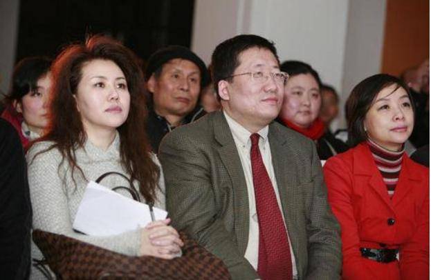 2009年,北京一主持人退出央视,前往台湾后客死他乡,她是谁_方静