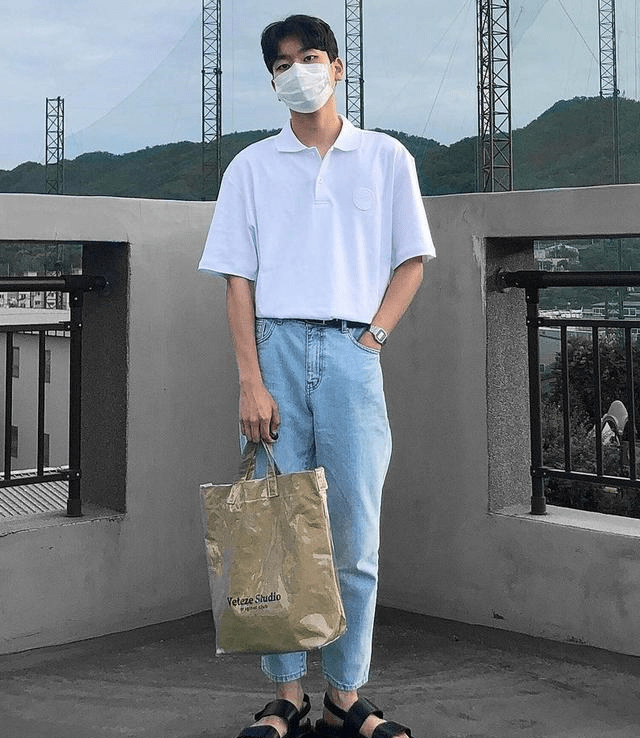 白t恤休闲裤很帅气的搭配男生夏日这样穿衣尽显阳光潮男范