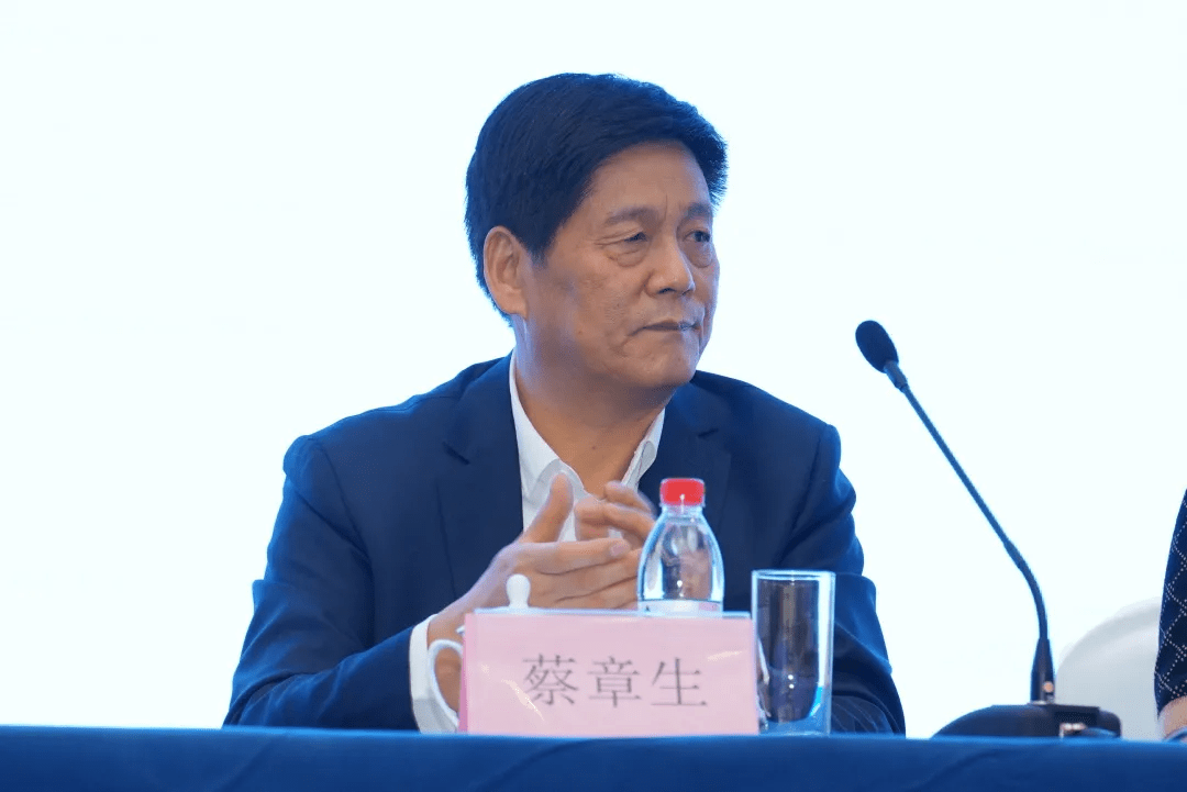 常务副会长兼秘书长蔡章生做了2020年度工作报告和2010年协会发展部署