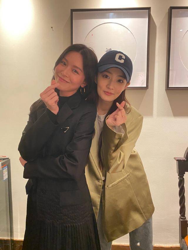 文咏珊和徐璐主演的电视剧《风声》相识,三年后她们在此相遇,承诺三年