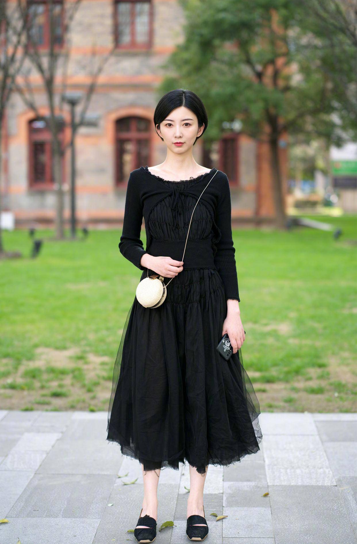 春天裙子穿搭新灵感搭配这几款鞋子时髦洋气显腿长