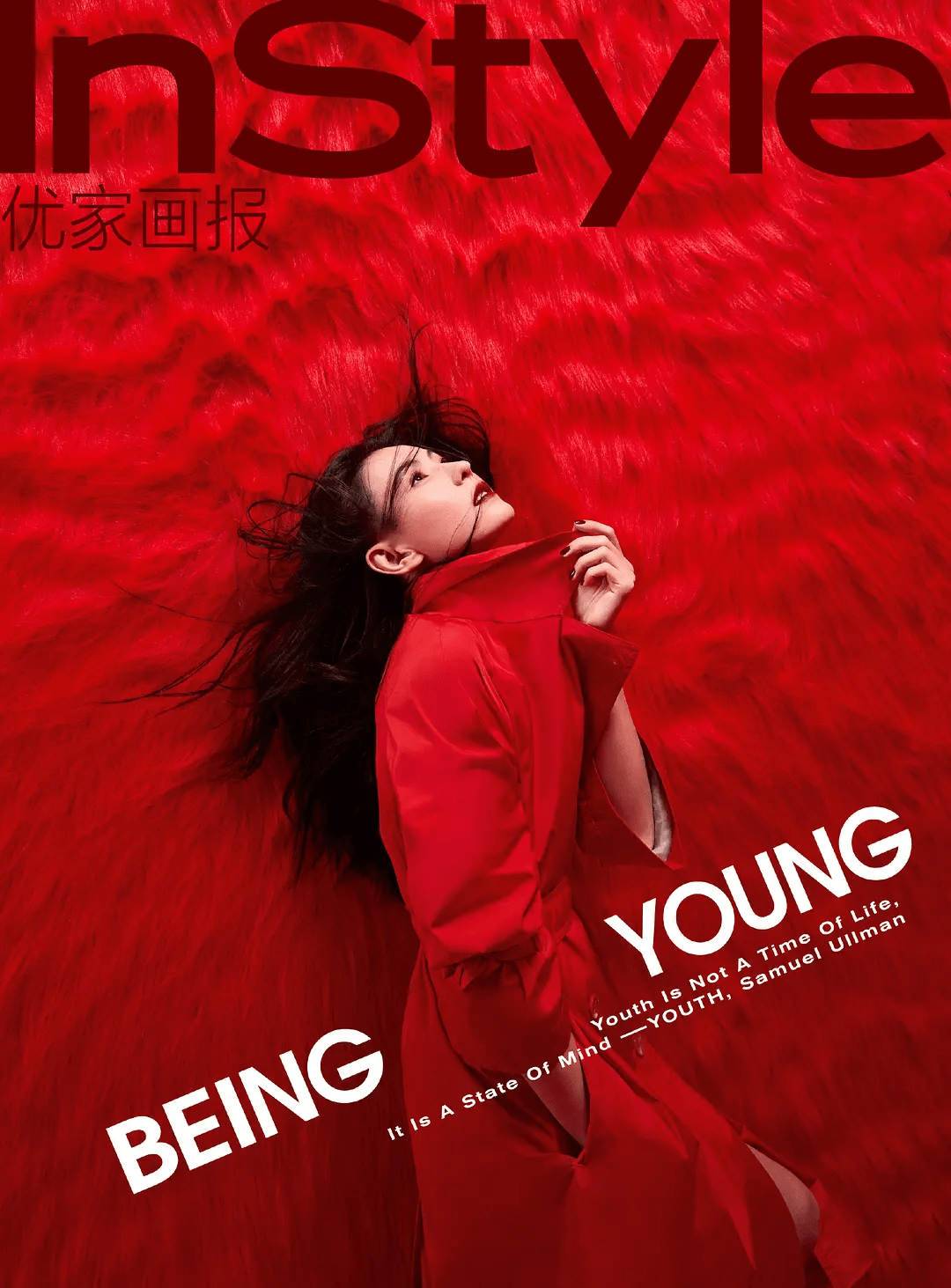 原创张柏芝又登杂志封面穿红色风衣插兜拍大片私服穿搭却让人迷惑