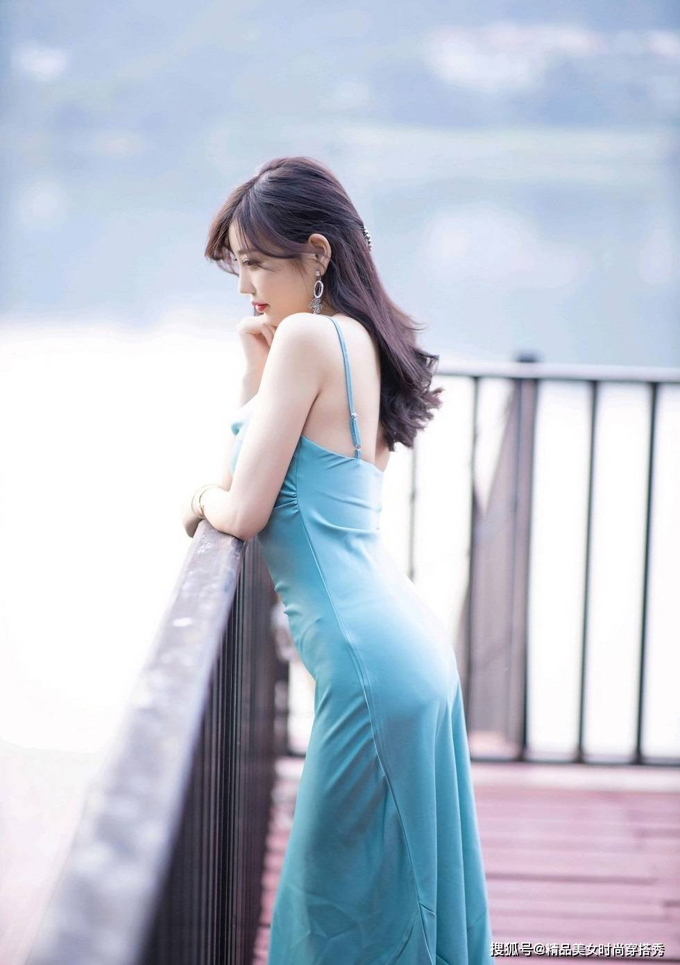 美女在夏季就是要性感小姐姐们赶紧准备好吊带裙性感一夏吧
