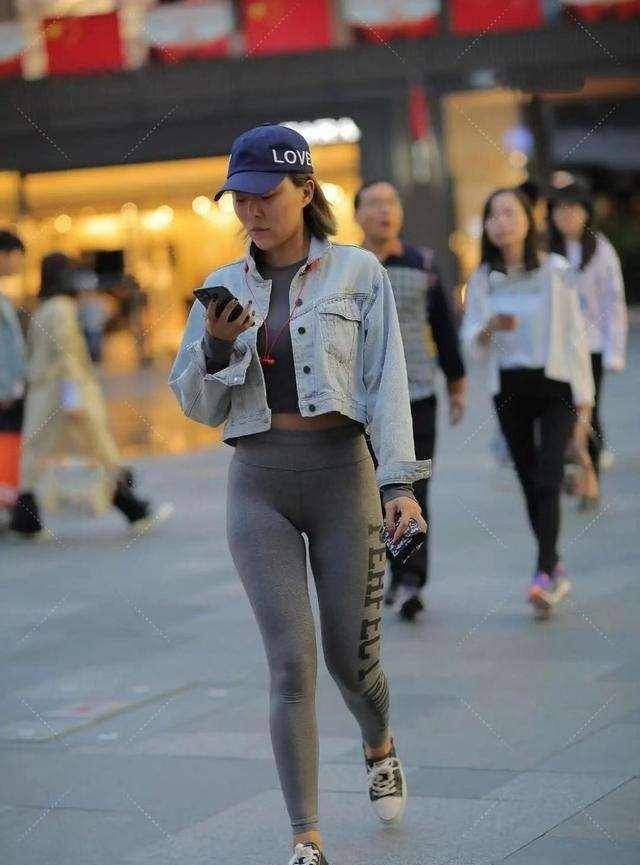 微胖女孩穿打底裤会不会显瘦 febab7c21c0a414abdefb0d563c3ab34.jpeg