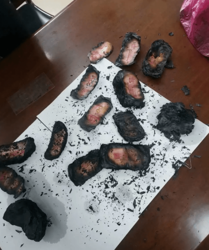 泰州烧烤店发生火灾20万现金烧成灰烬