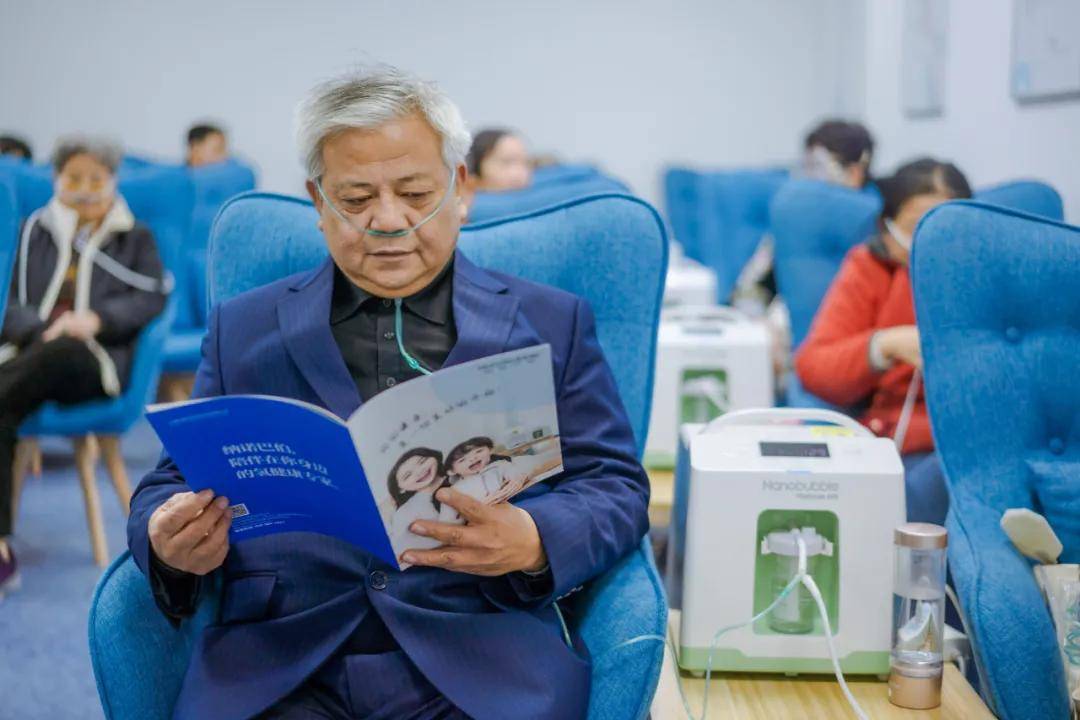 吸氢气(图片来源:年氢人健康生活馆)总之,吸入氢气后血液内氢气浓度