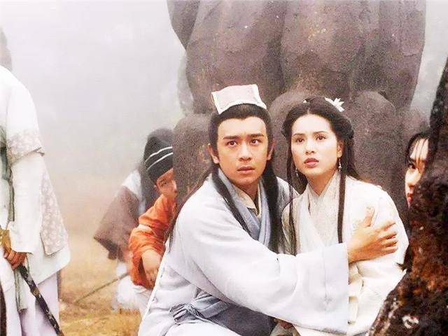 金庸为何改写结局,让王语嫣离开段誉?只因读者抗议两件事_慕容复