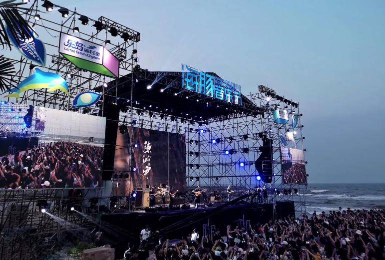 六月骄阳热情似火秦皇岛海豚音乐节带你到海边浇熄酷热