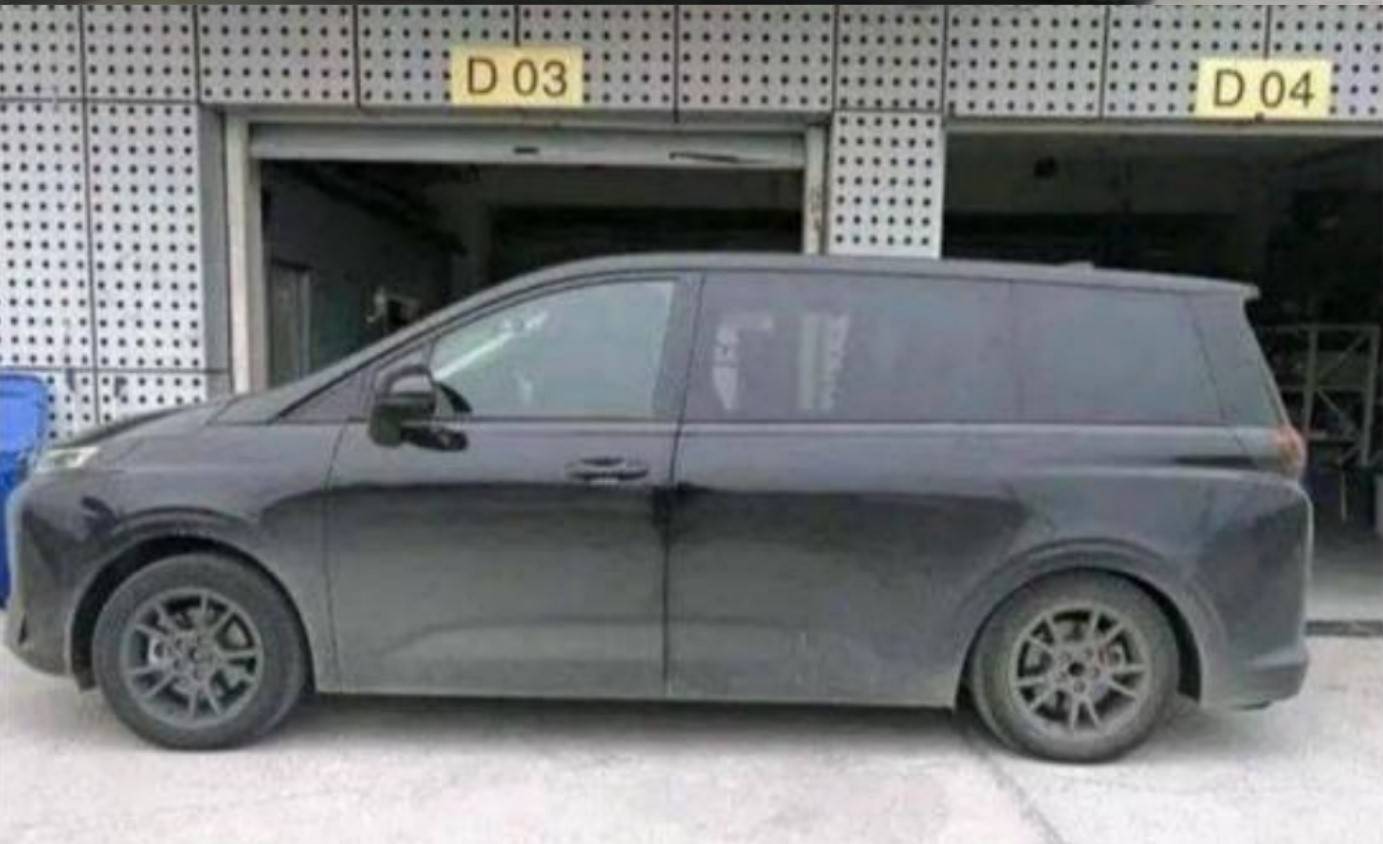 疑似比亚迪全新mpv谍照或命名为夏主打高端市场