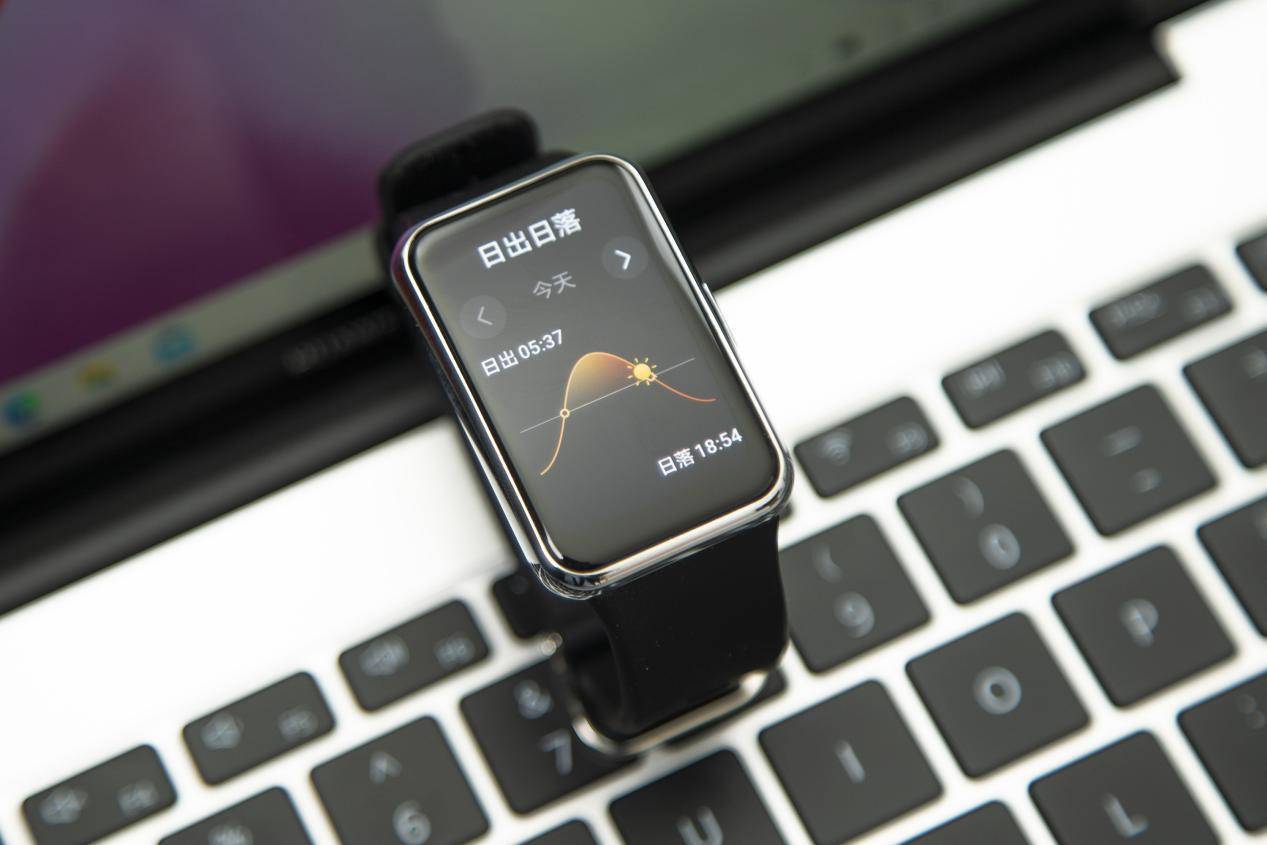 原创不到千元有品位的轻盈腕上私教huaweiwatchfit雅致款图赏