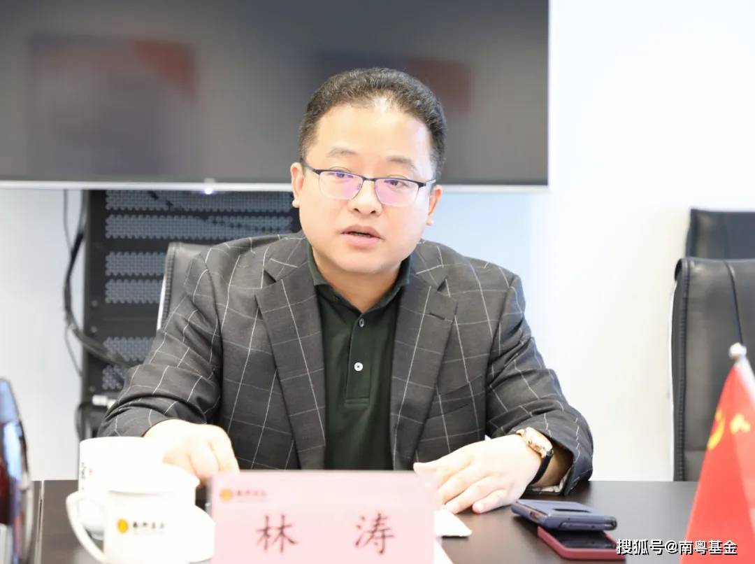 课题组由人民论坛杂志社副总编辑,人民论坛网总编辑陈阳波牵头,成员