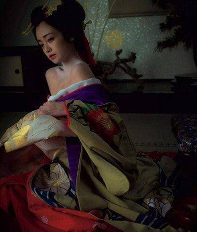 小时候被母亲当提款机,还被夺走初恋,如今39岁宛若15岁!