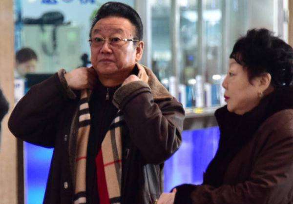 歌手蒋大为:为女儿买房拼老命,不惜回国捞金,却身陷"丑闻"_张佩君