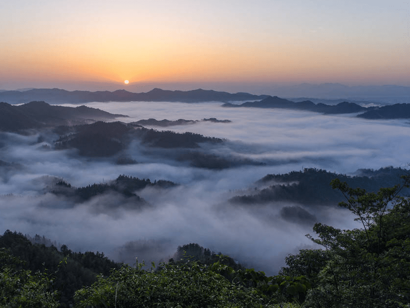 江西遂川:佛祖仙岭云雾萦绕 宛如仙境