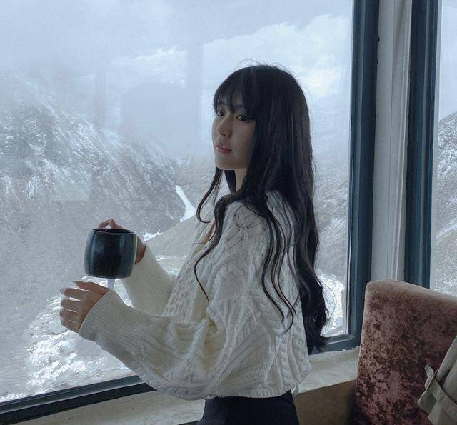 原创郑琴心分享美照状态佳,和钟钟的闺蜜情让人慕了,不愧是宝藏女三