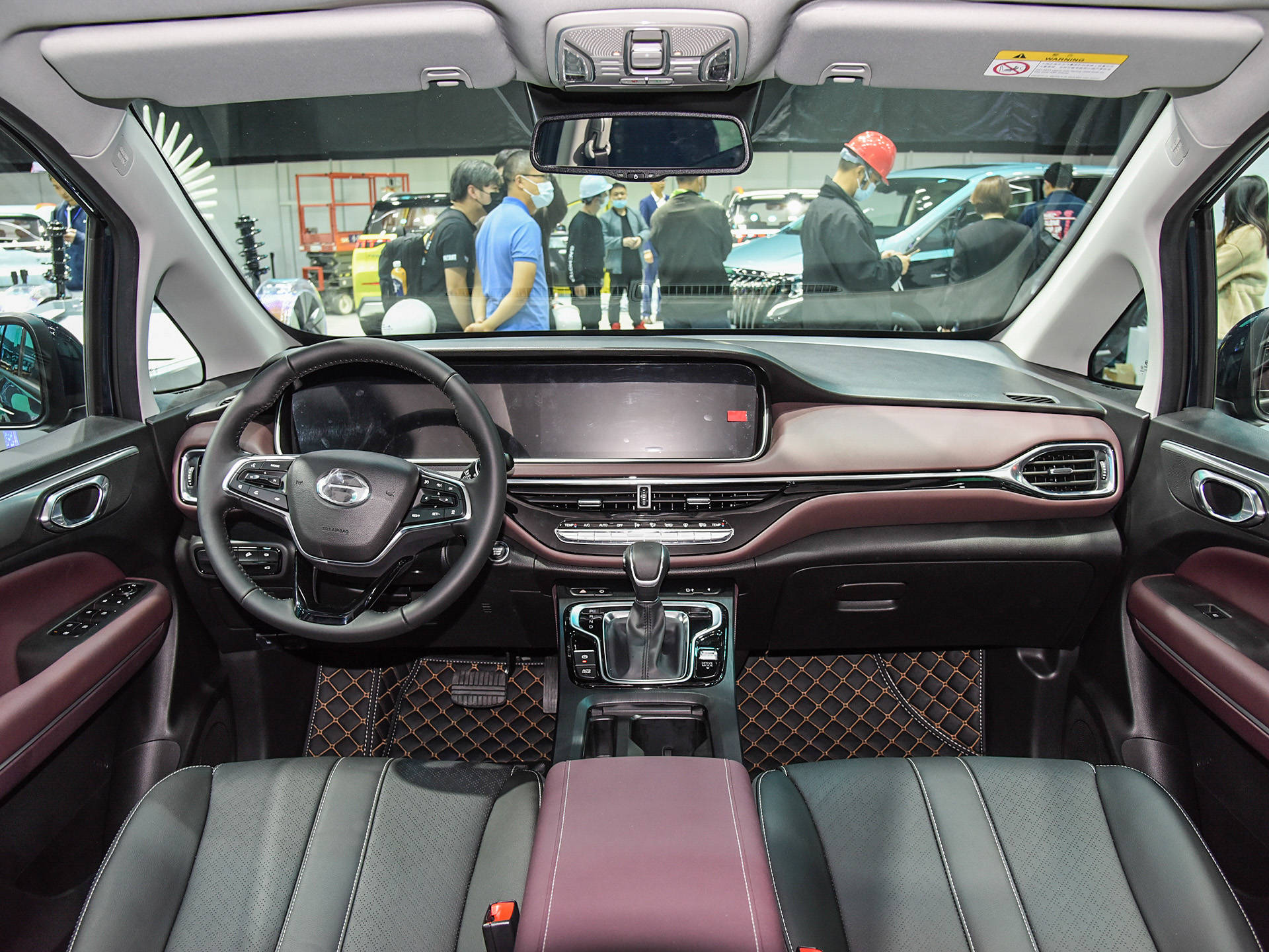 1298万起广汽传祺m6pro上市外形内饰齐升级