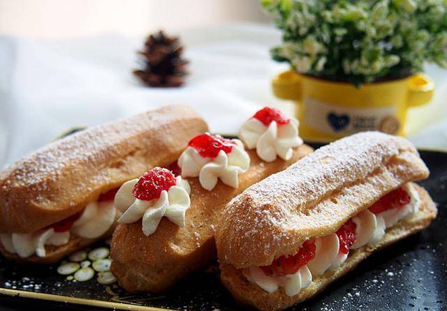 香甜可口的闪电泡芙不仅造型百变馅料也丰富多变