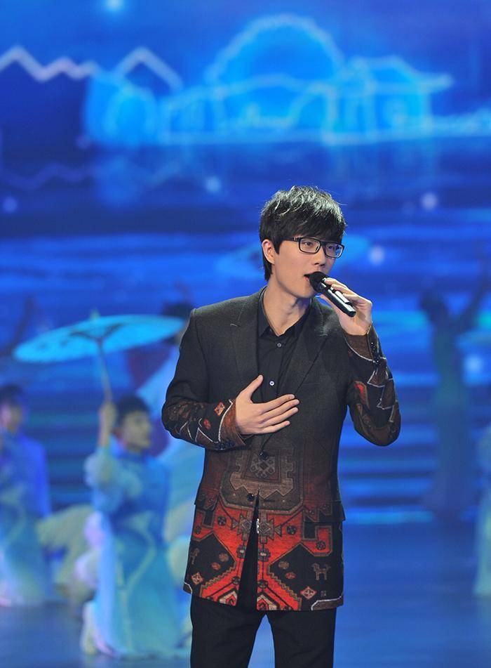 网络歌手转型,从来不炒作,许嵩凭什么能火十几年