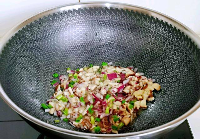 如何炒肉酱拌面 8c766fb46d16468c86816aacd90e5c9d.jpeg