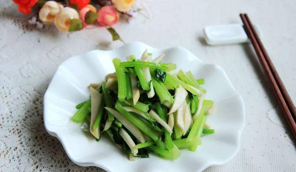 怎么炒芹菜粉更好吃 9a42602fecc24ba0ae83d5dde1418570.jpeg