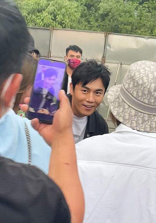 伊能静一家三口罕合体,身材爆肥脸颊下垂