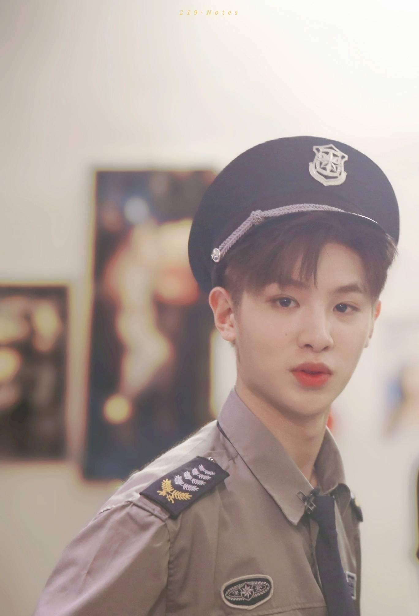 薄唇的审美时代已经过去了 现在的流量男星开始流行厚嘴唇 不知道