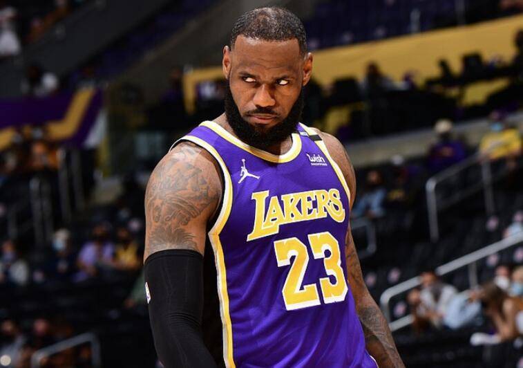 詹姆斯伤势情况 0de7d25198b54552ad9fd459a03e0e61.jpeg