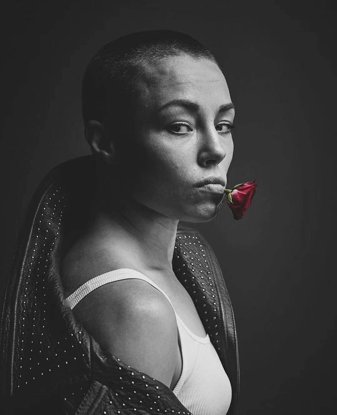 到第一,而张伟丽则从上月的榜首滑落至第二,前ufc冠军乔安娜位居第三