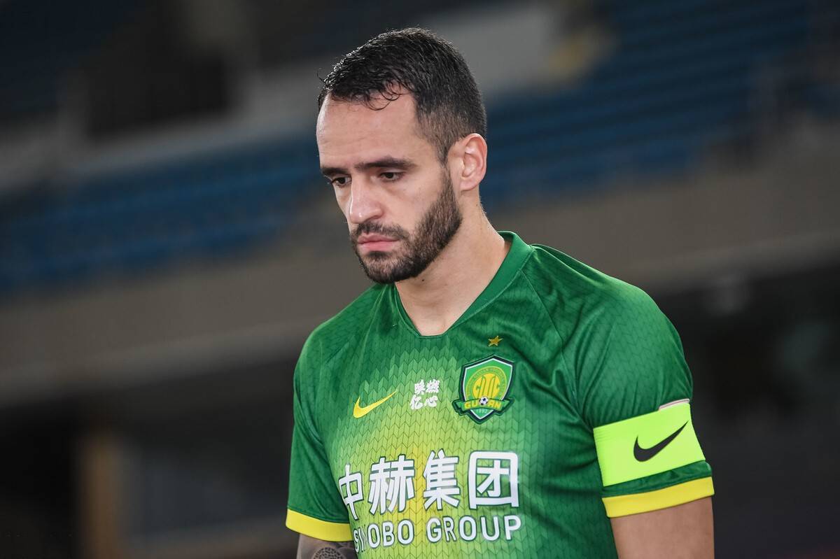 奥古斯托闹转会,比埃拉伤缺,北京国安遭遇双重打击,冠军悬了