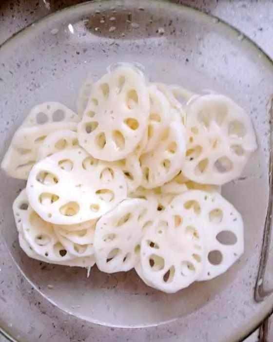花椒|干锅土豆藕片，爽脆入口，全家都爱吃，筷子不停歇！