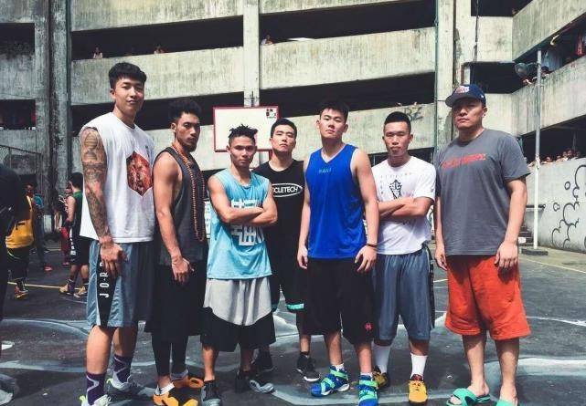 算下来一年赚上百万是很轻松的事情南京同曦的球员万圣伟,之前在个人