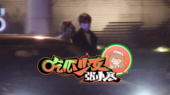 张雨绮和小男友上街遛狗,疑似有了同居模式