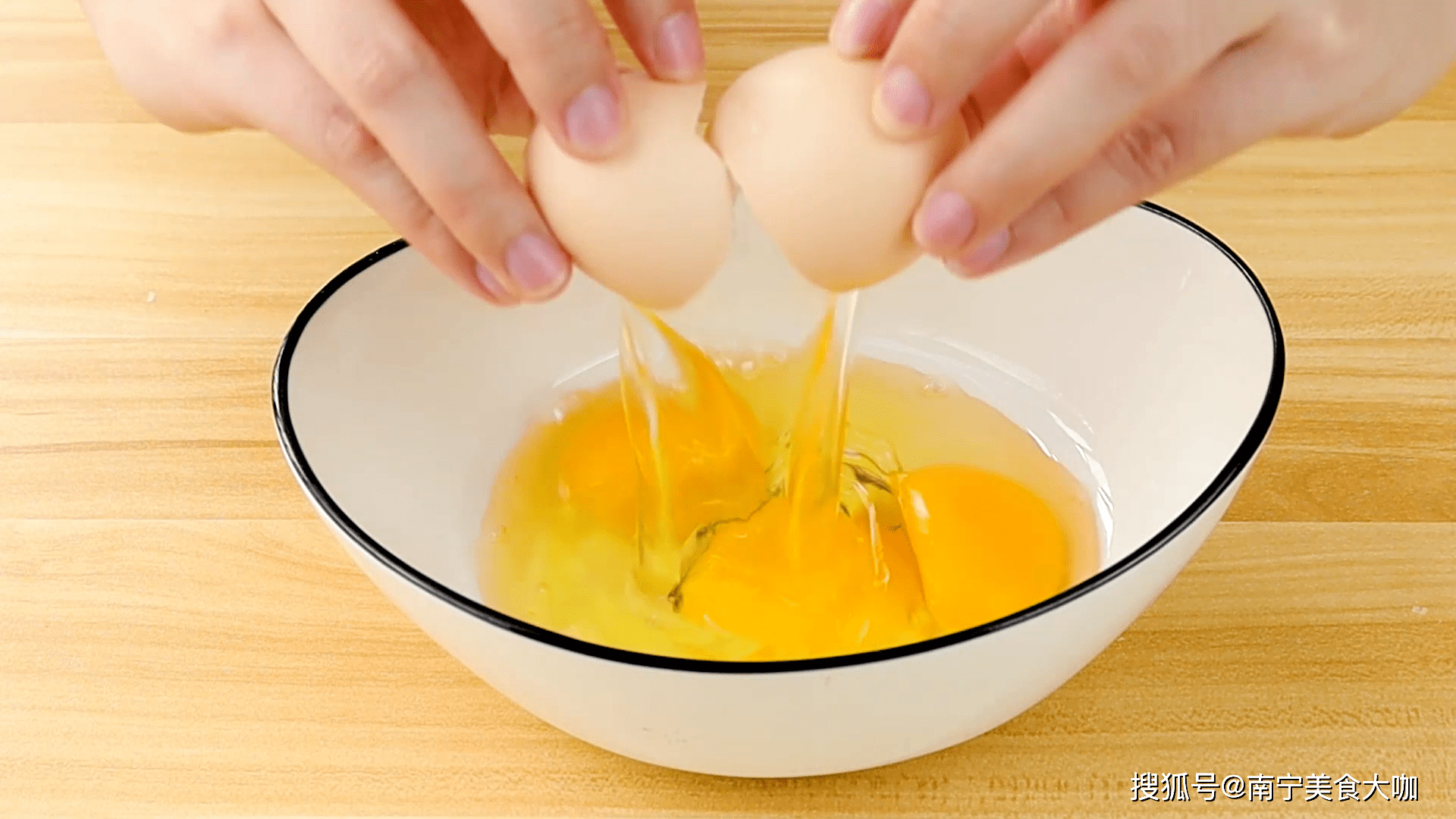 最近很火的办公室桌面绿植 87bbde8a070d40d58c1b1c2d21c78109.png
