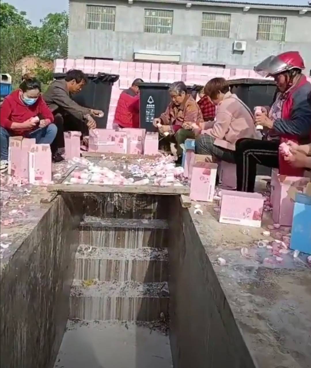 真果粒倒奶事件始末最新消息除了道歉真果粒还能做什么