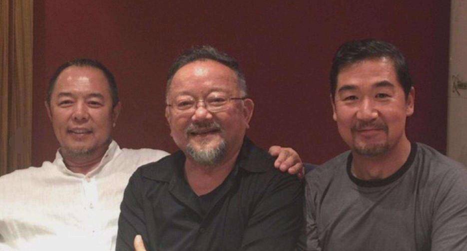 70岁王刚父子罕见同框11岁儿子胖乎乎与父亲的背影一模一样