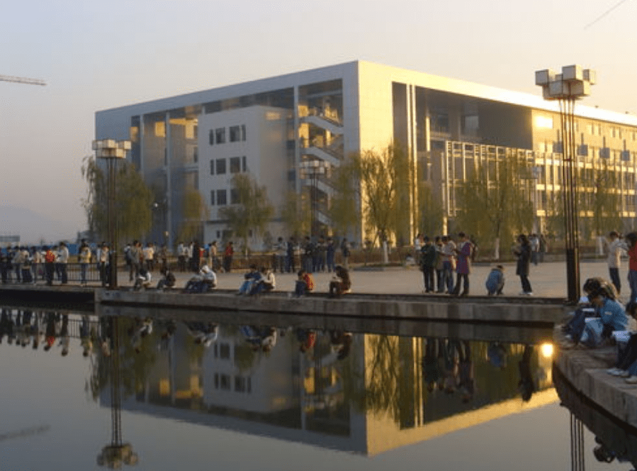 北京市大学排行榜_国内大学排名再次洗牌,北京大学荣登榜首,华科成最大赢家(2)