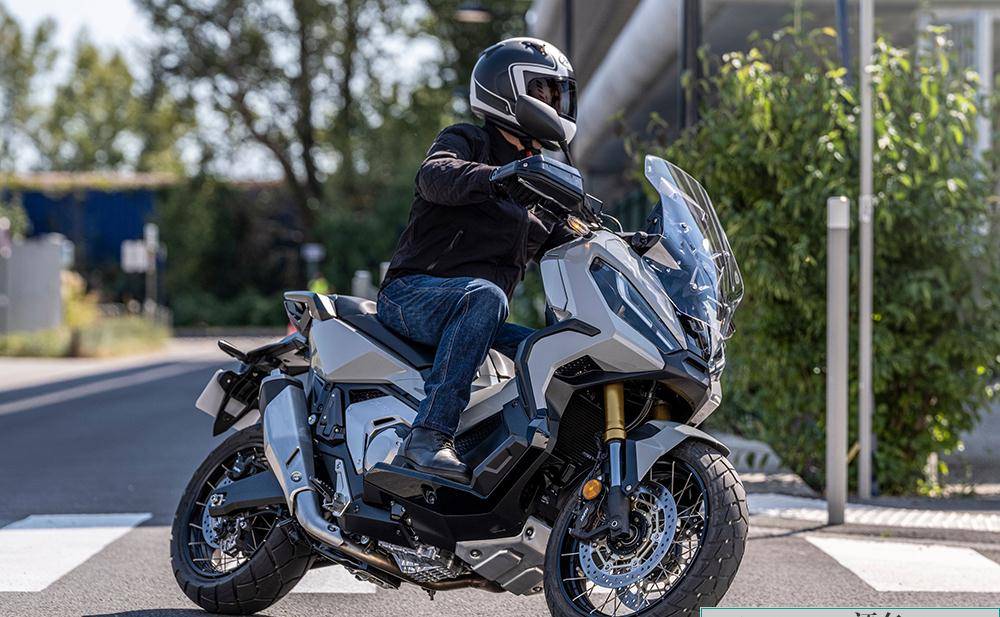 金色翅膀的跨界车款2021本田xadv正式发布售价10万