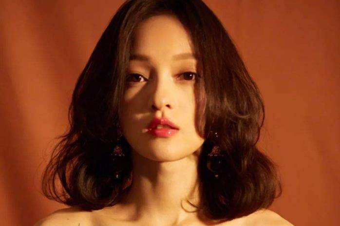 华语女歌手排行榜_华语女歌手最新排名,第一名依然是邓紫棋,单依纯才