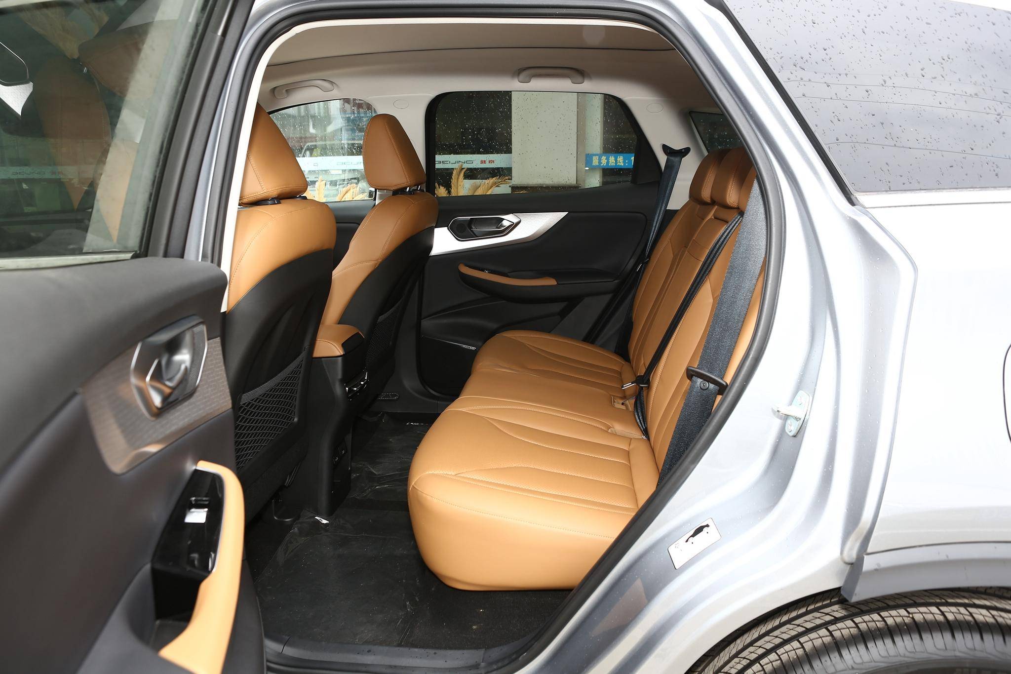 原创一箱油跑880公里2米8轴距碾压同级10万出头的北京x7太惊艳
