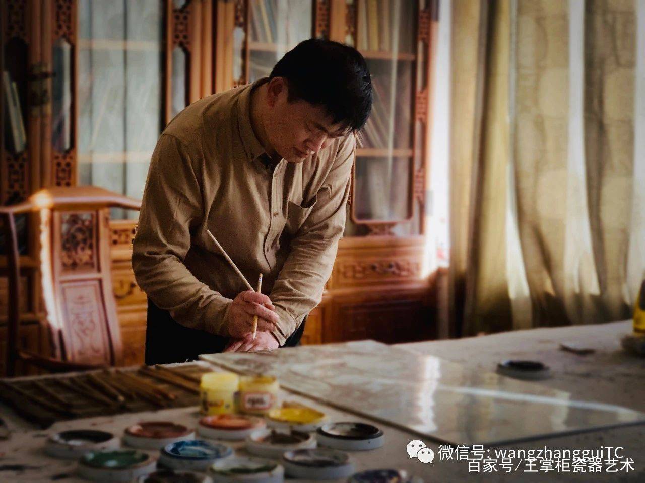 国家非物质文化遗产粉彩传承人中国工艺美术大师李文跃