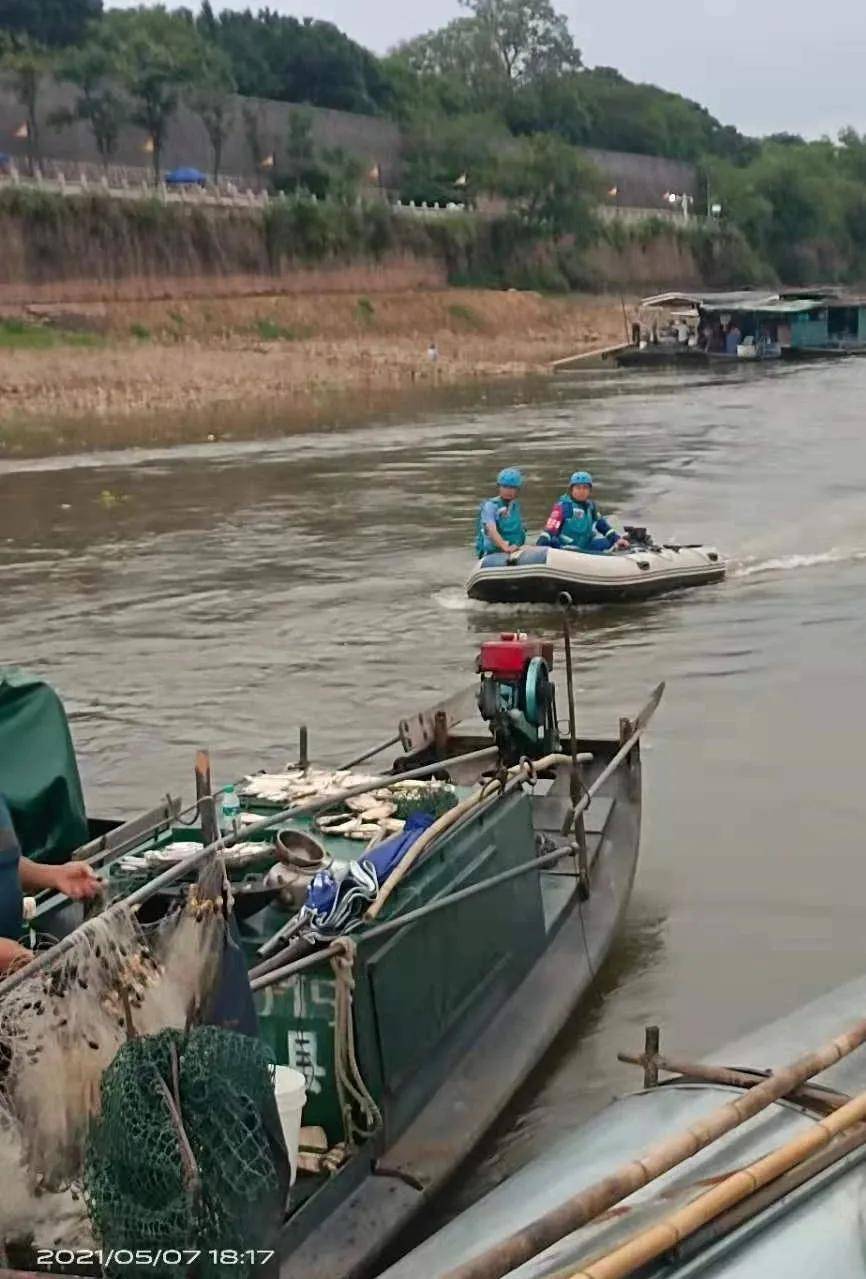 赣州浮桥附近3人溺亡!