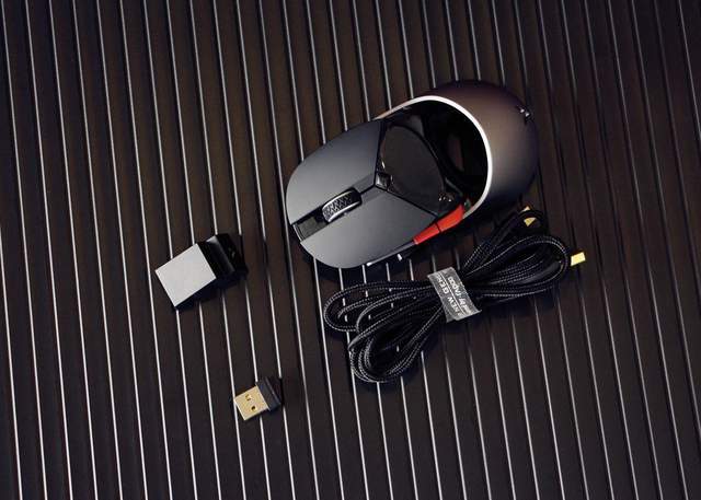 竞仔|雷柏VT960测评！超跑造型、有线无线双模连接、做最亮的电竞仔