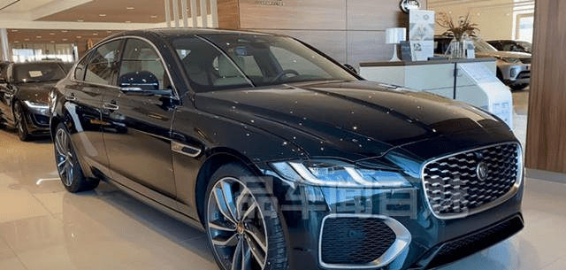 新款捷豹xf实车新前脸祖母绿配色英伦范十足内饰科技感升级