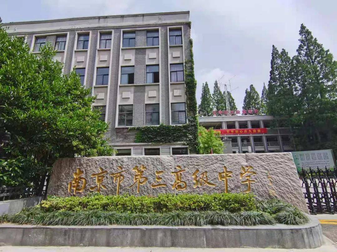 此外,住在该小区的业主安全感十足,楼下一路之隔便是南京红十字医院