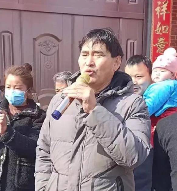 大衣哥家的大门是什么样子的 274fa73442754b4ba614644230039f17.jpeg