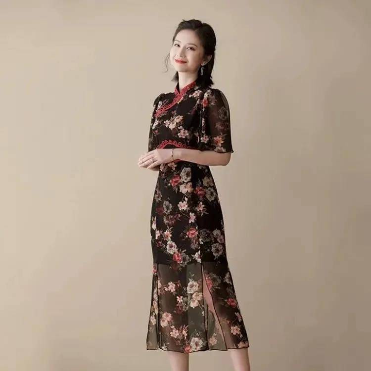 旗袍裙子适合什么年纪 426b050eb70d4c26bfe55253e09d1028.jpeg