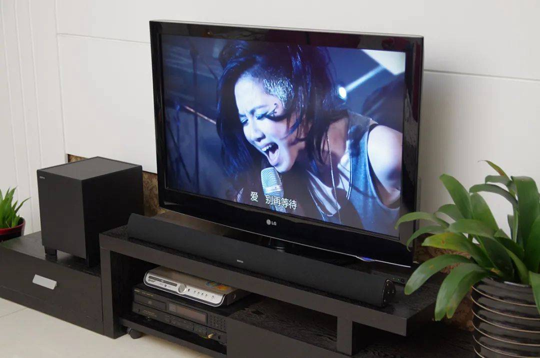 小户型   壁挂电视,推荐使用的方案如下